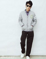 组图：康飞冬季潮男写真曝光 简单随意中秀出潇洒