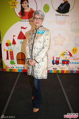 组图：陈敏儿出席幼儿活动 分享与孩子相处心得