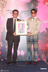 组图：郭富城个唱将凌空跳舞 带来全新超视觉享受