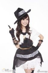 组图：翁滋蔓大眼酒窝性感写真