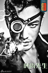 组图：黄晓明黑白照登封面 称男人有伤才够MAN