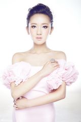 组图：解惠清大尺度写真裸背性感