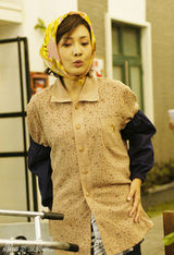 幻灯图：《乐活家庭2》北京首播 牛莉大妈扮相曝光