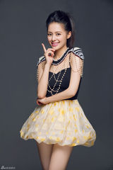 组图：王力可性感俏皮照曝光 上演冰火对决