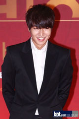 组图：《2012SBS演技大赏》孙贤株夺魁