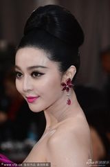 组图：奥斯卡红毯范冰冰粉色礼服大秀香肩雪肤