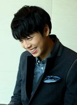 高清组图：独家对话李玹雨笑成恋爱是外行