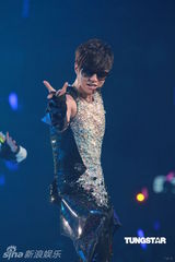 组图：罗志祥“舞法舞天”落幕 吴君如踩高跟鞋助阵