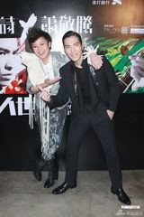 组图：何韵诗开唱剖白爱情观 落泪唱失恋情歌