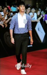 组图：李秉宪金秀贤等出席《雪国列车》首映