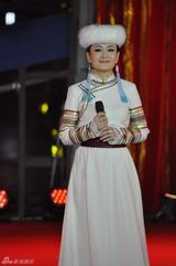 组图：娜仁花果静林何晴亮相电影频道闹元宵