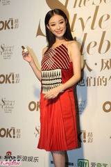 组图：倪妮性感红裙双肩毕露气质冷艳