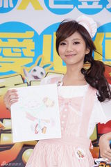 组图：豆花妹卖便当做公益 动漫装扮化身厨娘