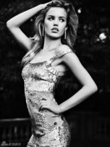 组图：英国超模乔治亚-梅-贾格尔黑白杂志写真