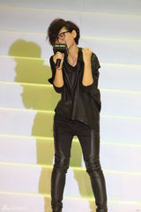 组图：尚雯婕鹰嘴造型奇特 周笔畅台上热力四射