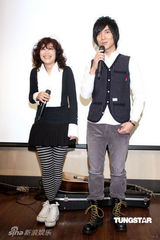 幻灯：静物乐团发新专辑 好友范玮琪贴心站台