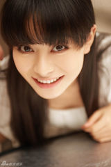 组图：90后女星宫媛写真尽显甜美俏皮