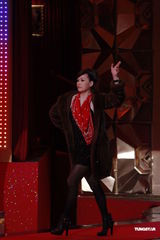 组图：草蜢主持《华丽明星赛》 袁咏仪黎耀祥齐录影