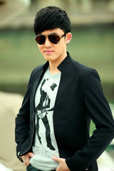 组图：张睿写真黑白简约低调色系显贵公子气质