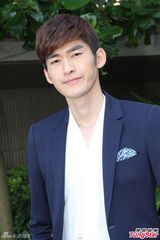 组图：《华丽上班族》张翰秋瓷炫品尝地道美食