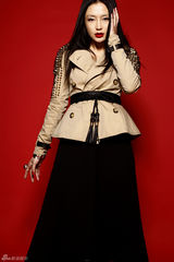 高清图：秦岚最新大片展型女风范 挑战摇滚造型