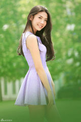 组图：马恺曼曝春日写真 青春灵动飘逸如烟