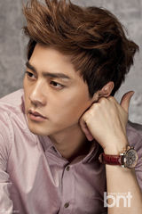 高清图：韩星金智勋拍写真 微露胸肌展致命诱惑