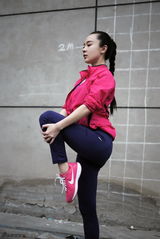 组图：霍思燕拍运动写真 推广女性运动新理念