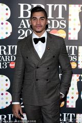 组图：2013全英音乐奖男星帅气亮相红毯