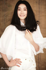 组图：陈丽娜尽显秋日风情 素雅白衣秋意浓