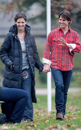 高清：霍尔姆斯拍摄新片 汤姆-克鲁斯探班秀恩爱