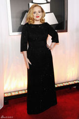 高清图：格莱美红毯阿黛尔黑色长袖亮片礼服亮相