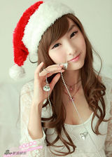 幻灯图集：小龙女彤彤化身圣诞宝贝 秀蕾丝装