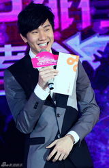 组图：TOP排行榜颁奖启动 林俊杰陈翔哥俩好