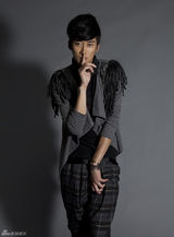 组图：宋珉宇曝光雅痞写真 新晋偶像风头正劲