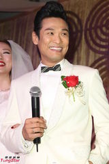 组图：杜德伟与嫩妻台北婚宴 宣告两年后再造人