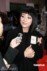 幻灯图：张家辉霍汶希携手代言 倡导健康生活