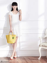 组图：白百何配饰写真曝光 清丽优雅展迷人微笑