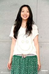 幻灯组图：万芳五年后发新专辑 着绿色长裙春意盎然