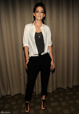 组图：斯图尔特烟熏妆亮相《在路上》纽约放映