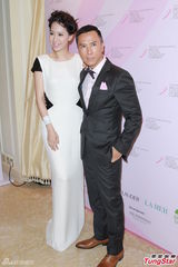 组图：甄子丹汪诗诗情侣装恩爱 叹婚姻经营不易