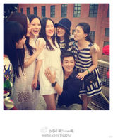 组图：李小璐晒闺蜜合照 甘薇熊乃瑾亲密相伴