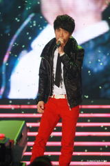 组图：亚洲流行音乐节开幕 古巨基东方神起献唱