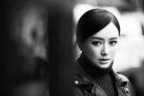 组图：秦岚黑白大片曝光  皮衣武装慵懒迷人