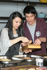 组图：王力宏与妻同台秀恩爱 妻子不是歌迷