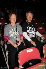 组图：林海峰栋笃笑最终场 草蜢任嘉宾杨千嬅捧场