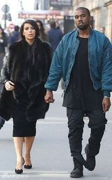 组图：卡戴珊与男友亲密写真上演情欲诱惑