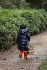 组图：爸爸去哪儿第六期海量图 萌宝帅爸卖菜忙