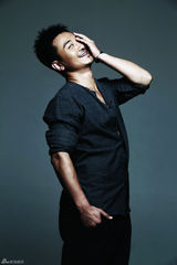 组图：吴樾拍摄新写真 展现男人多面性