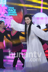 组图：《百变大咖秀》谢娜扮小龙女婀娜起舞